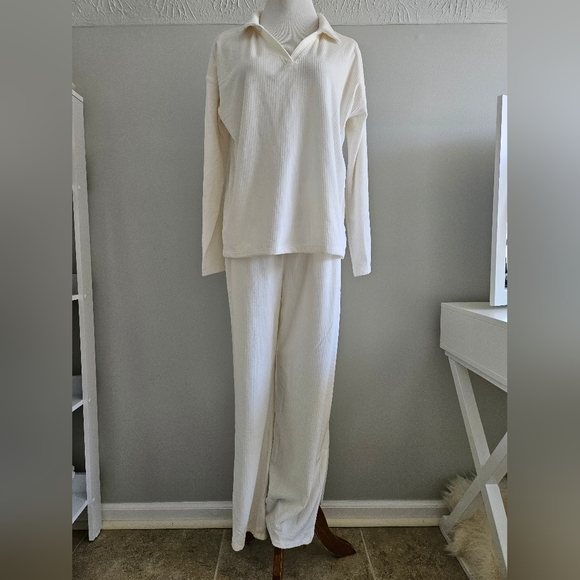Cozy Off-White Lounge Set - Picture 1 of 6